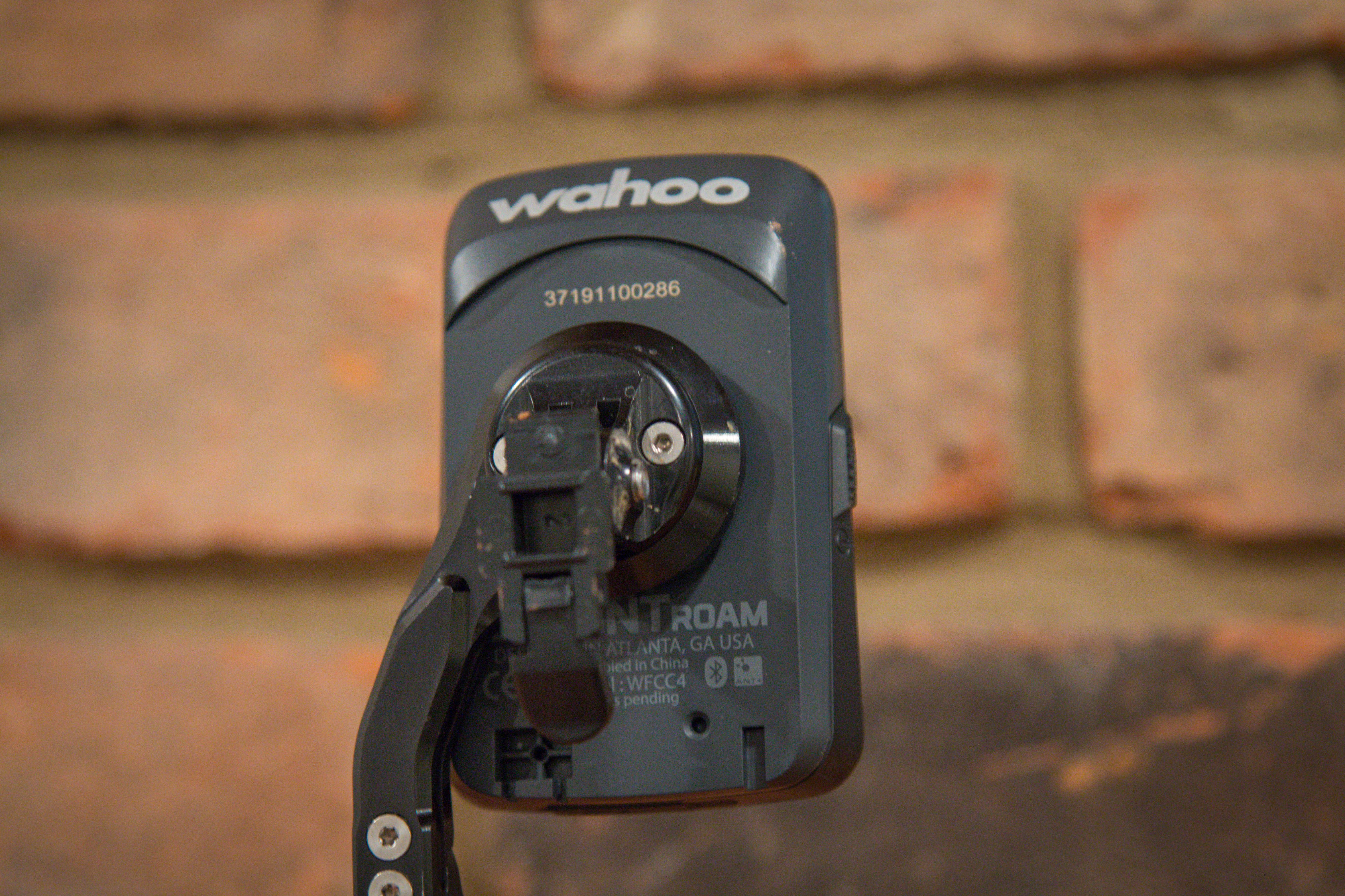 wahoo elemnt roam mount