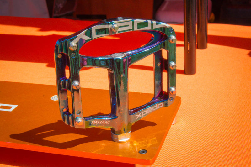 xpēdo Thrust Arrow road pedal dials in adjustable qfactor, flats get