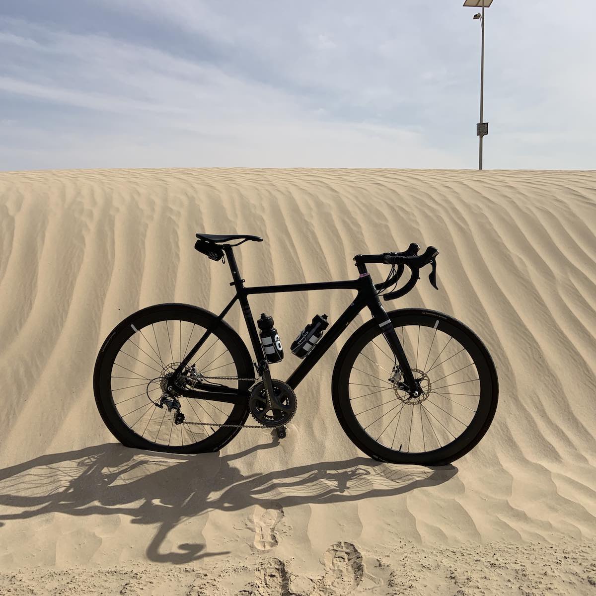 bikerumor pic of the day road cycling in abu dhabi.