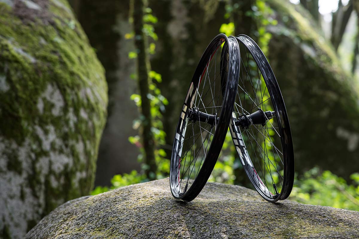 MY2020 Zipp 3zero Moto carbon fiber mountain bike wheels tech details and specs