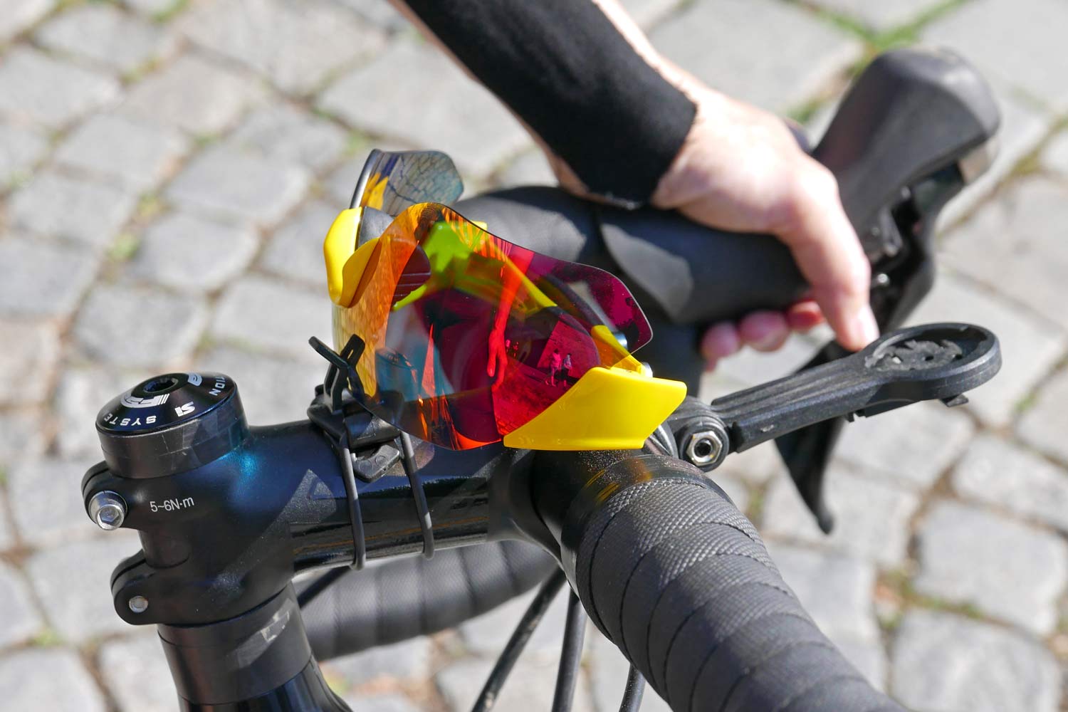 KOO Billy sunglasses mount, clip-on stem-mounted glasses road bike mount