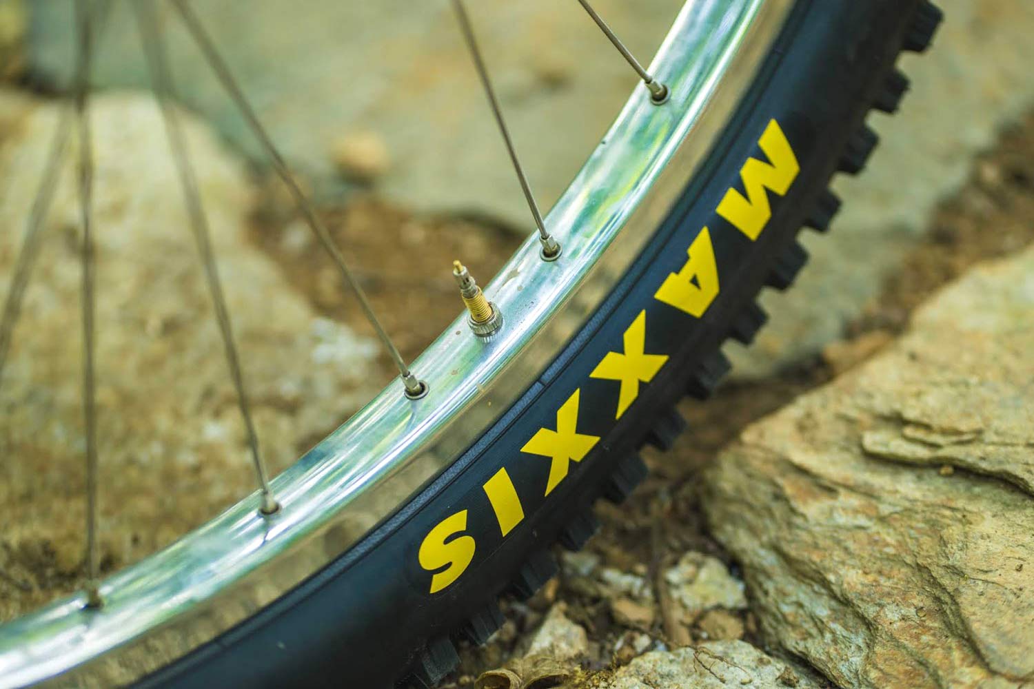 Velo Orange Voyager builds classic bike looks on wide tubeless gravel & trail rims