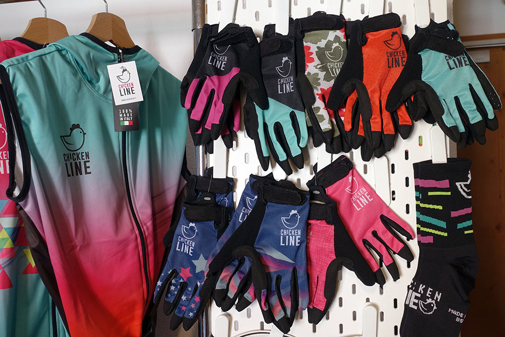 chicken line premium womens mountain bike shirts jerseys shorts gloves and socks are made in italy