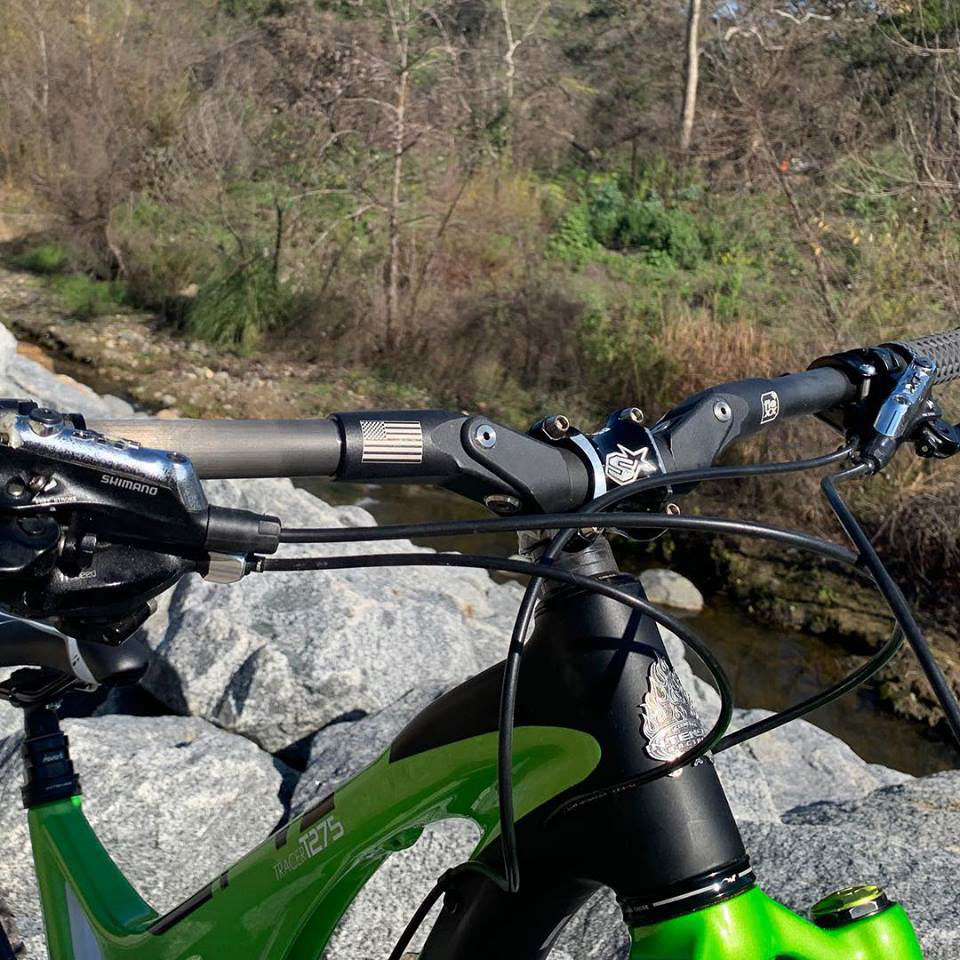 thumbnail interactive-video image 1 of Fasst Flexx 10 Degree Enduro High Handlebars – Black With Pad – For Dirt Bikes 1 of 3