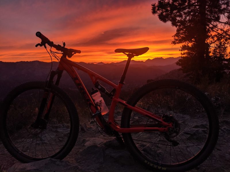 bikerumor pic of the day sunset on a trek bicycle in Wenatchee, Washington