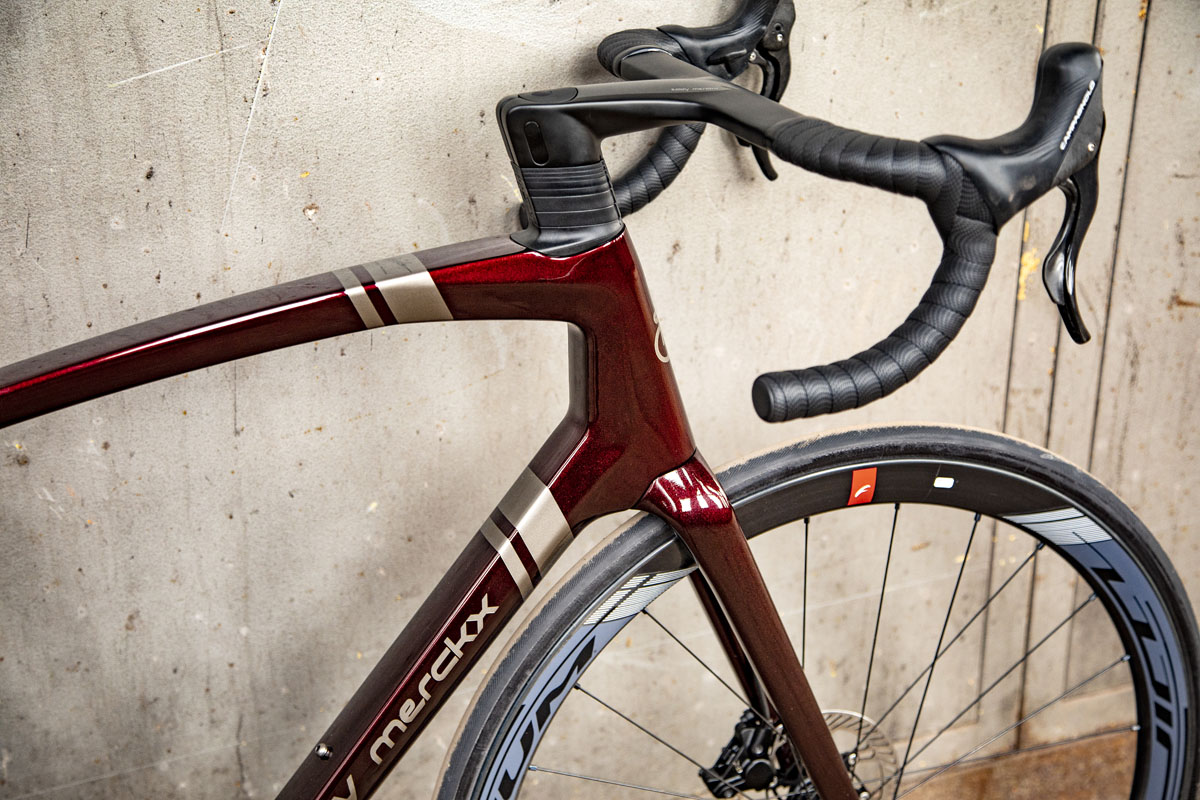 Eddy Merckx 525 balances aerodynamics, weight, & comfort for ultimate all 'rounder