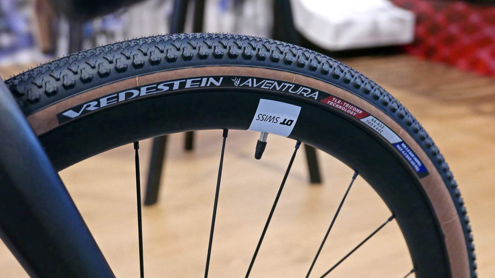 Vredestein Aventura gravel tire, fast-rolling 700c gravel bike tires