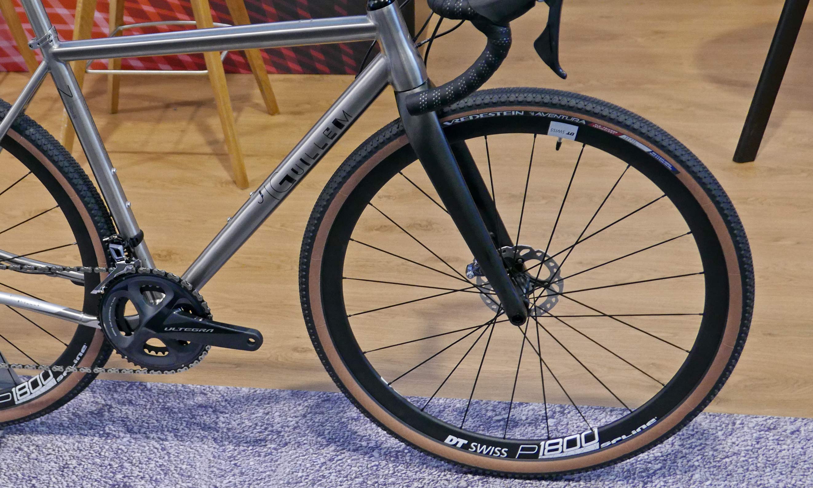 Vredestein Aventura gravel tire, fast-rolling 700c gravel bike tires