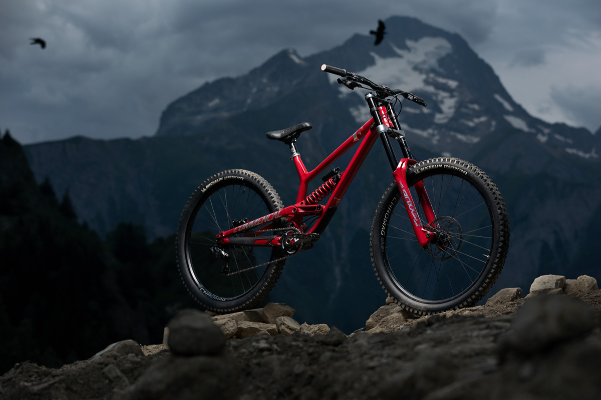 Commencal Furious rips w/ new 6069 frame, playful DH geometry, more!