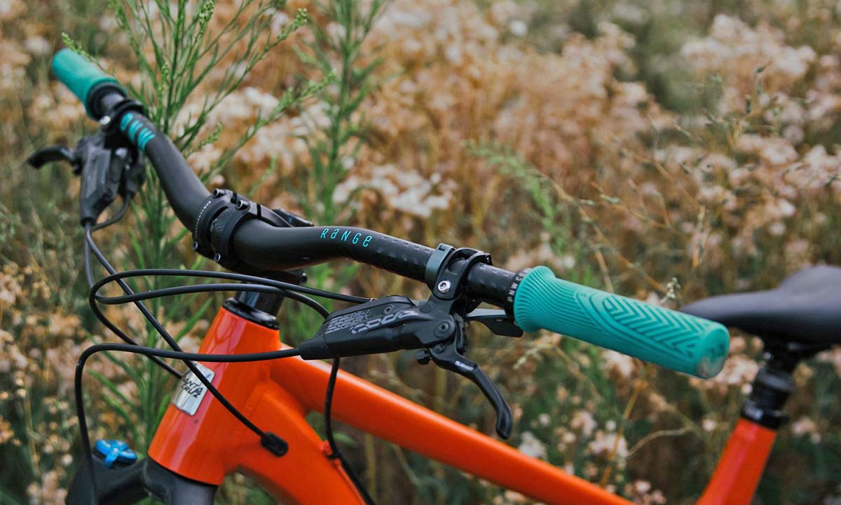 PNW Loam Grips lock-on with ultra tacky rubber grip