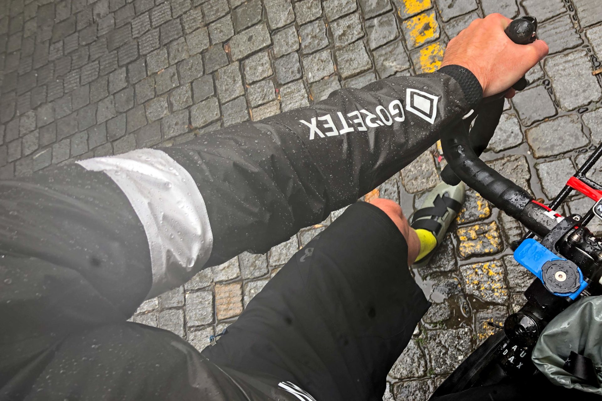 Review Rapha Pro Team Insulated GoreTex jacket keeps dry & warm when it's cold & wet! Bikerumor