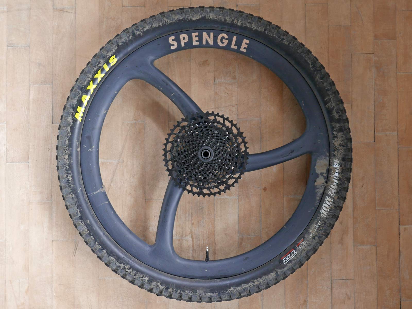 Spengle Carbon next gen, v2.0, v 1.4 tri-spoke enduro all-mountain bike carbon wheels