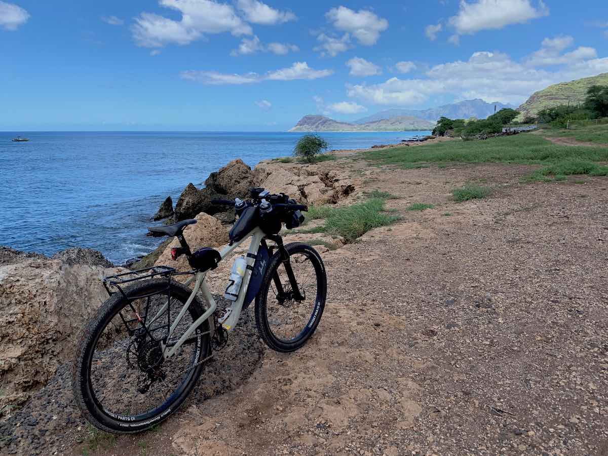 bikerumor pic o the day bicycling on the west side of oahu, hawaii, usa.