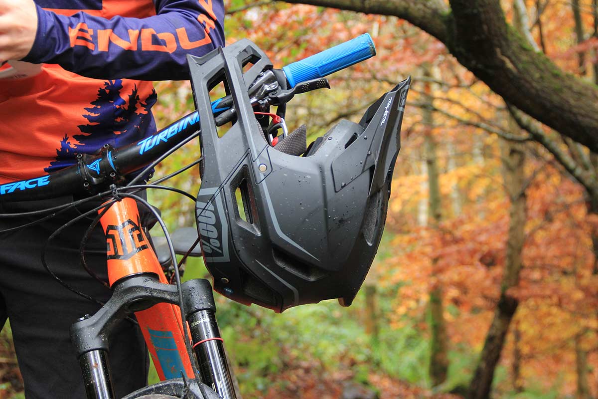Review: 100% Trajecta is a hefty but well-ventilated moto-style full face enduro helmet