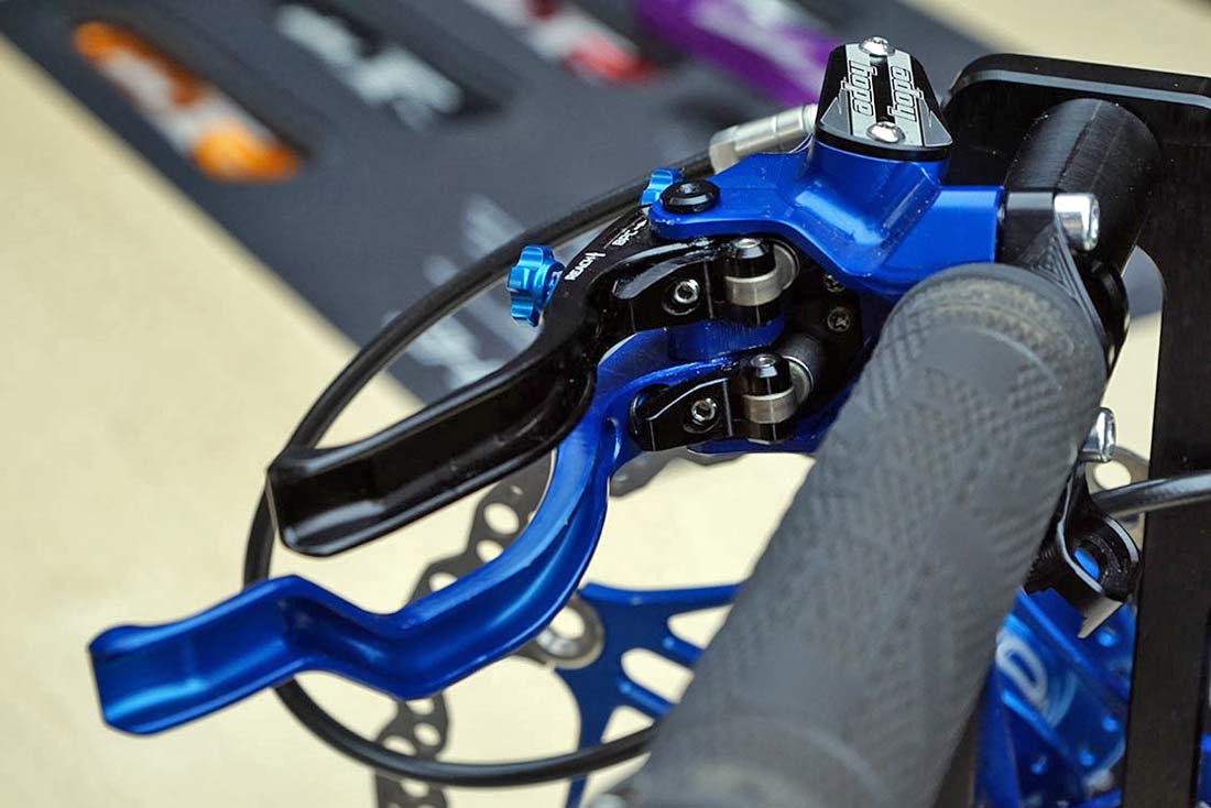 Hope Tech 3 Duo double hydraulic disc brake, 2-brakes 2-levers 1-hand, Hopetech CNC-machined dual hydraulic brake lever