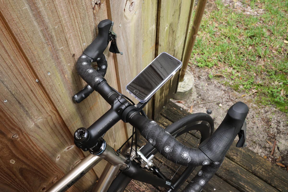 Army fravær Med andre band Review: KOM Cycling Phone Adapter & Bike Mount provide secure smartphone  display - Bikerumor