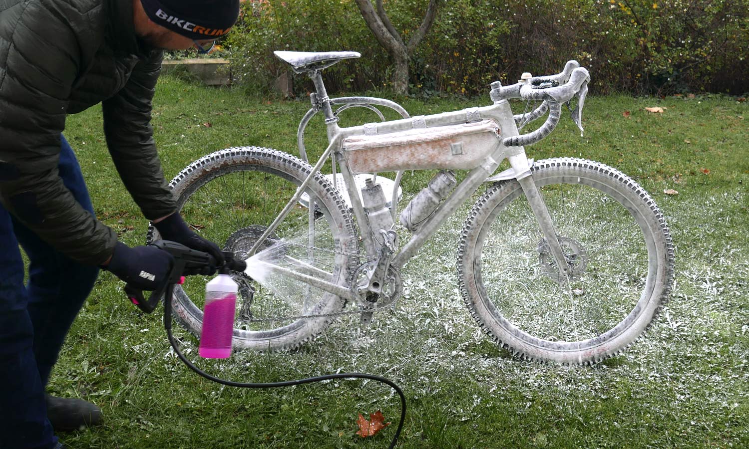 Review: Muc-Off Pressure Washer blows the foam party onto US, EU & UK bikes  - Bikerumor