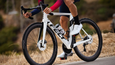 2020 Felt AR aero road bike adds disc brakes, boosts compliance, speed & tire clearance
