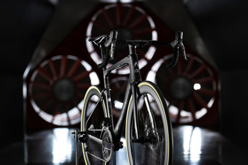 Fuji Transonic aero road bike slices wind in both rim & disc brake models Bikerumor