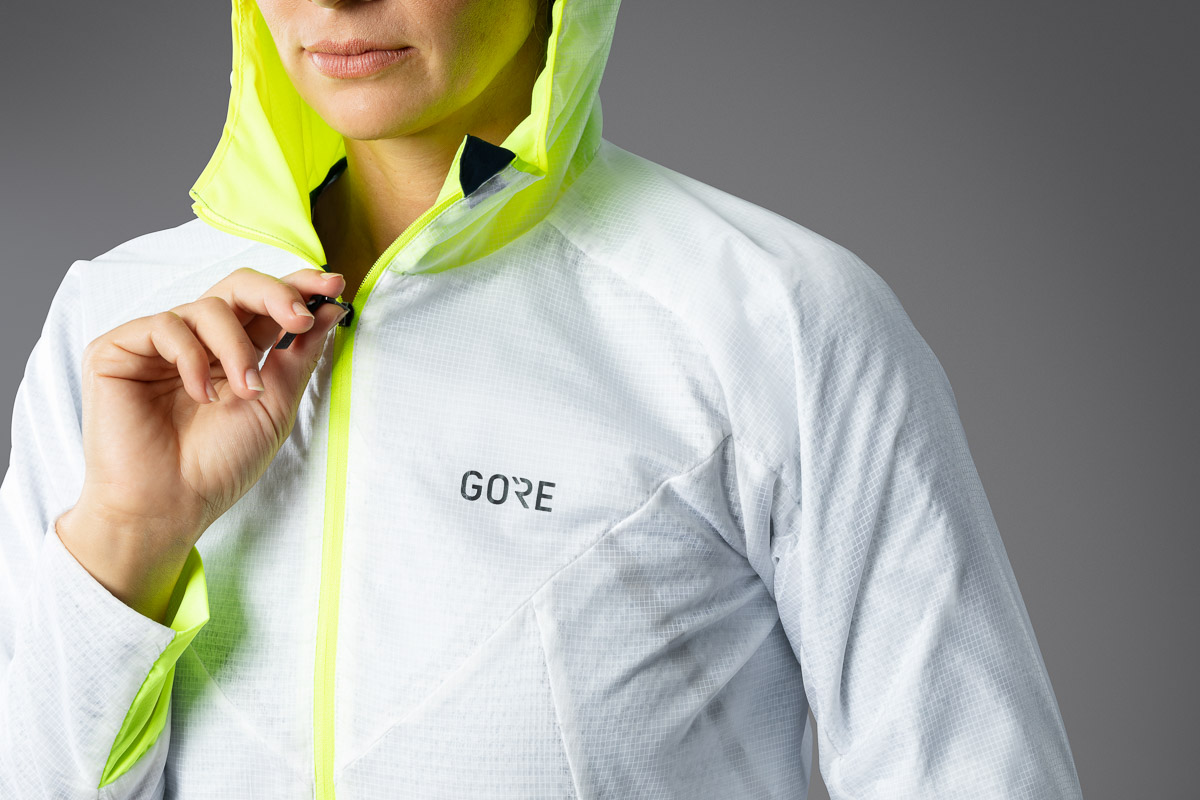 Gore R5 Gore Tex Infinium Insulated Jacket Blocks Wind Wins Ispo Product Of The Year Bikerumor