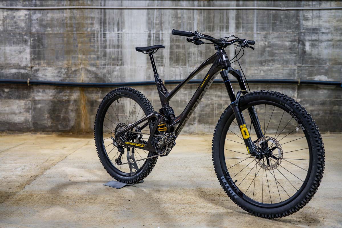 antidote-s-carbonjack-29-enduro-bike-gets-bigger-wheels-and-updated