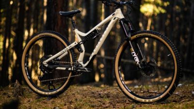 The 2020 Commencal Meta TR SX is a versatile trail bike built for all kinds of fun