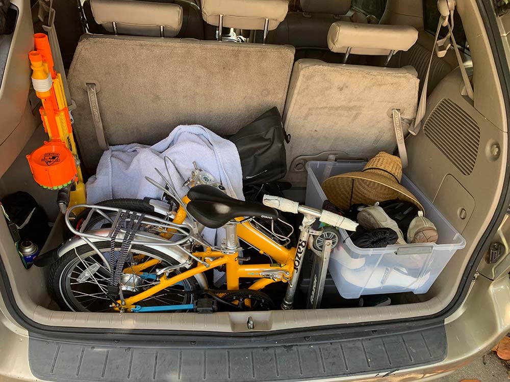 Fitting an Oyama folding bicycle behind the seats in a minivan