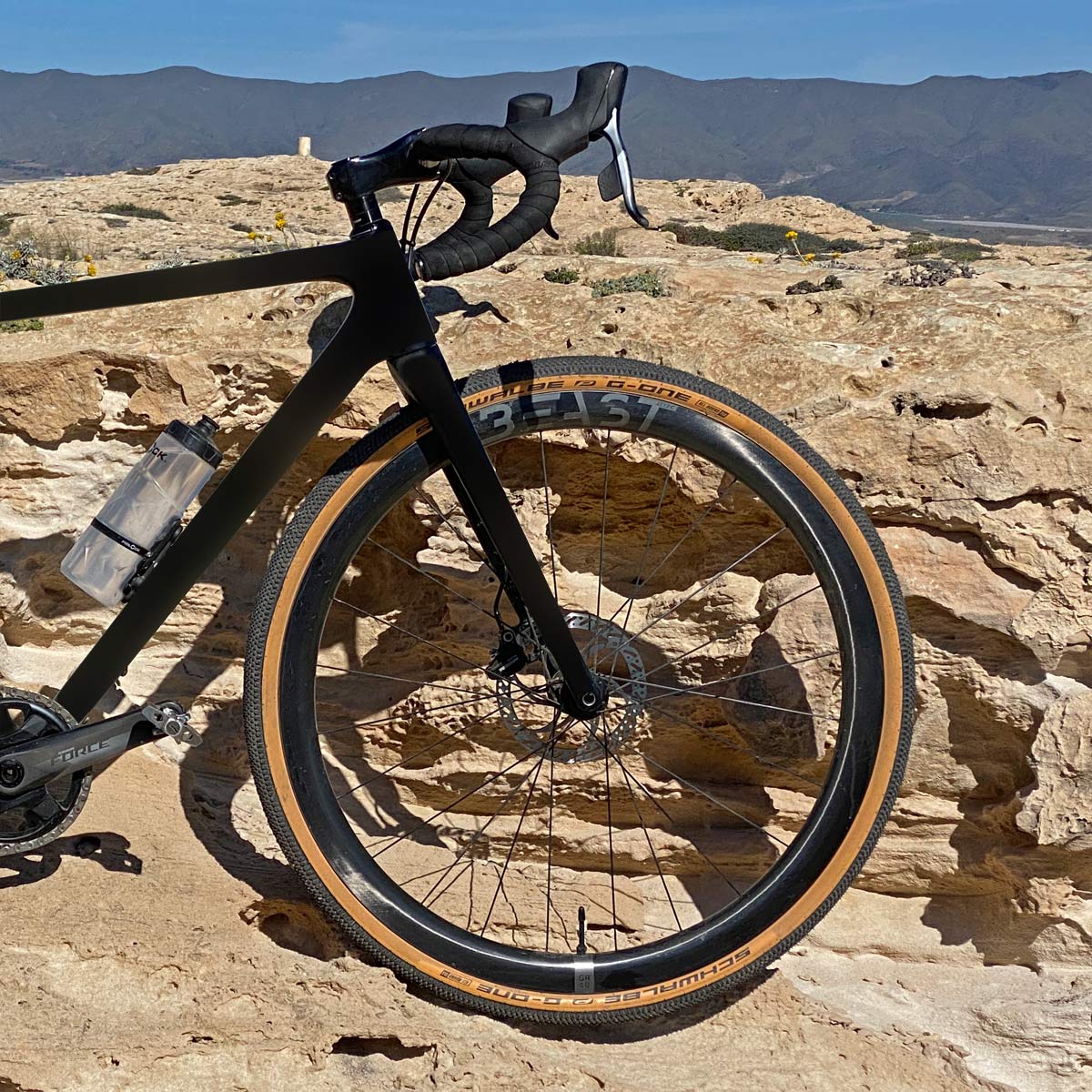 Beast Gravel Bar and Wheelset, handmade-in-Germany carbon gravel bike dropbar handlebar, hookless tubeless carbon wheels