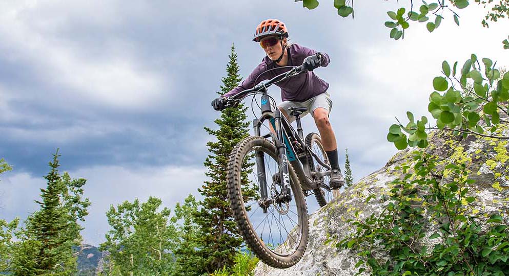 Pearl Izumi Elevate mountain bike shorts use BOA adjustment instead of  belts - Bikerumor