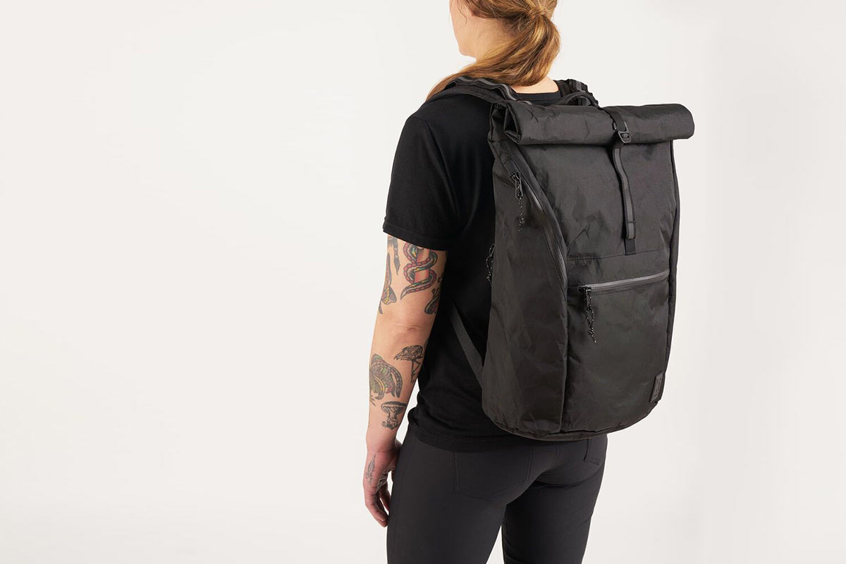 chrome yalta commuter cycling backpack with air channel back padding