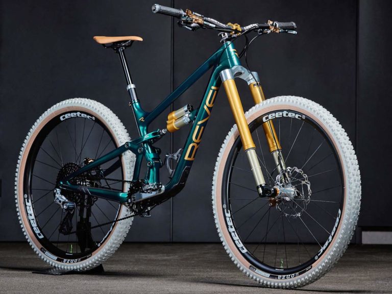 Spotted Prototype Ceetec C1 DH carbon mountain bike bar debuts under