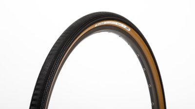 Panaracer Gravelking SS /  SS+ smooths over dry, fast gravel w/ semi slick tread