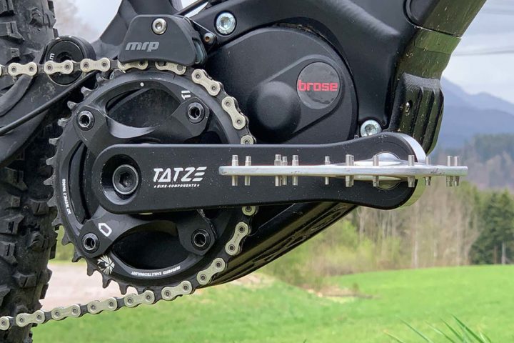 Featured image for the article Found: Tatze Blade flat pedals are just 3mm thick, w/bearing housed in custom crank arm