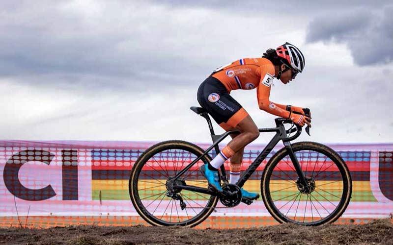 2021 Canyon Inflite carbon or aluminum alloy cyclocross bikes, affordable race-ready cross bikes of elite World Champions