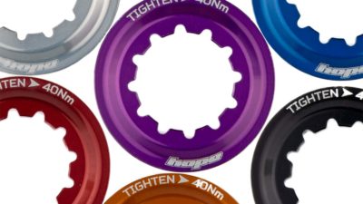 Hope Centerlock lockrings lock on a bit of colorful anodized bling for your disc brake rotors!