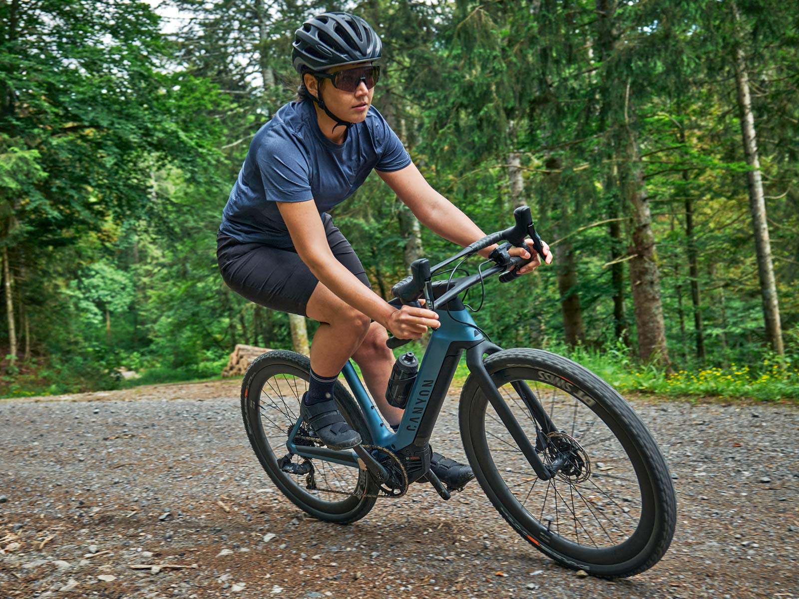 2021 Canyon Grail-ON e-gravel bike, Bosch pedal-assist carbon gravel adventure e-bike