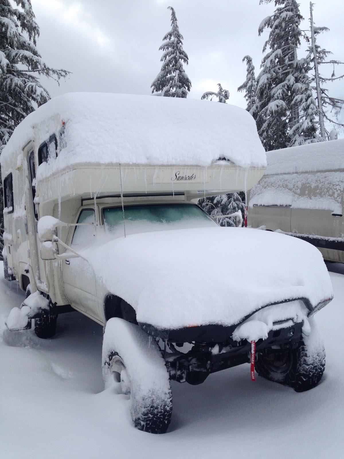 #Vanlife: Kurt Gensheimer shows us his epic Toyota Sunrader & 4WD conversion in snow