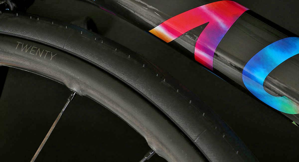 2020 Black Inc Twenty tubeless clincher ultralight carbon road bike wheelset, rim detail