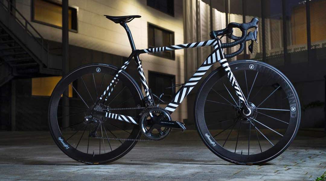 A_bikes, a new carbon road bike of Basso and Contador, complete