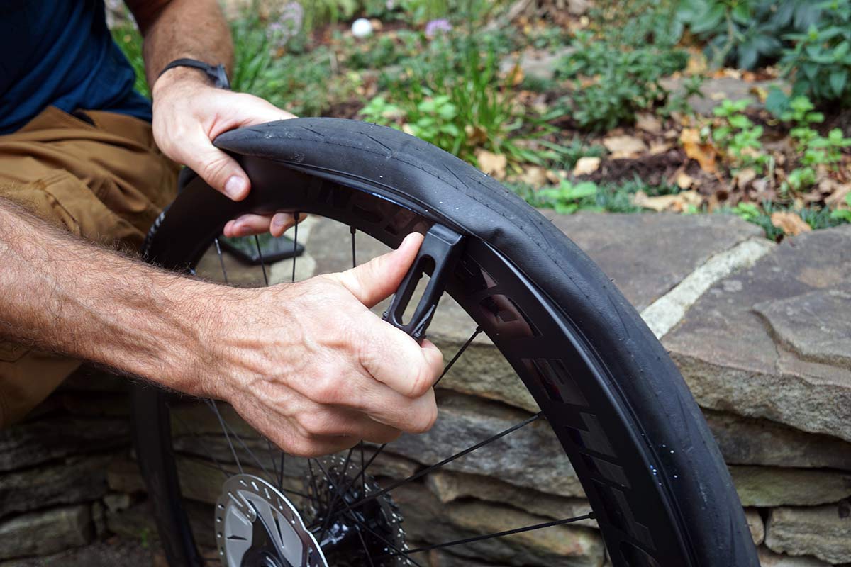 kom tire levers have a thick handle that makes it easy to grab