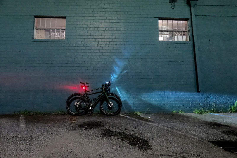 kryptonite incite bicycle light review with bike leaning against wall and shining the light on it