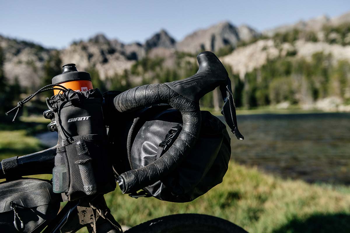 giant h2pro stem bag carries 1.3l water easy to reach
