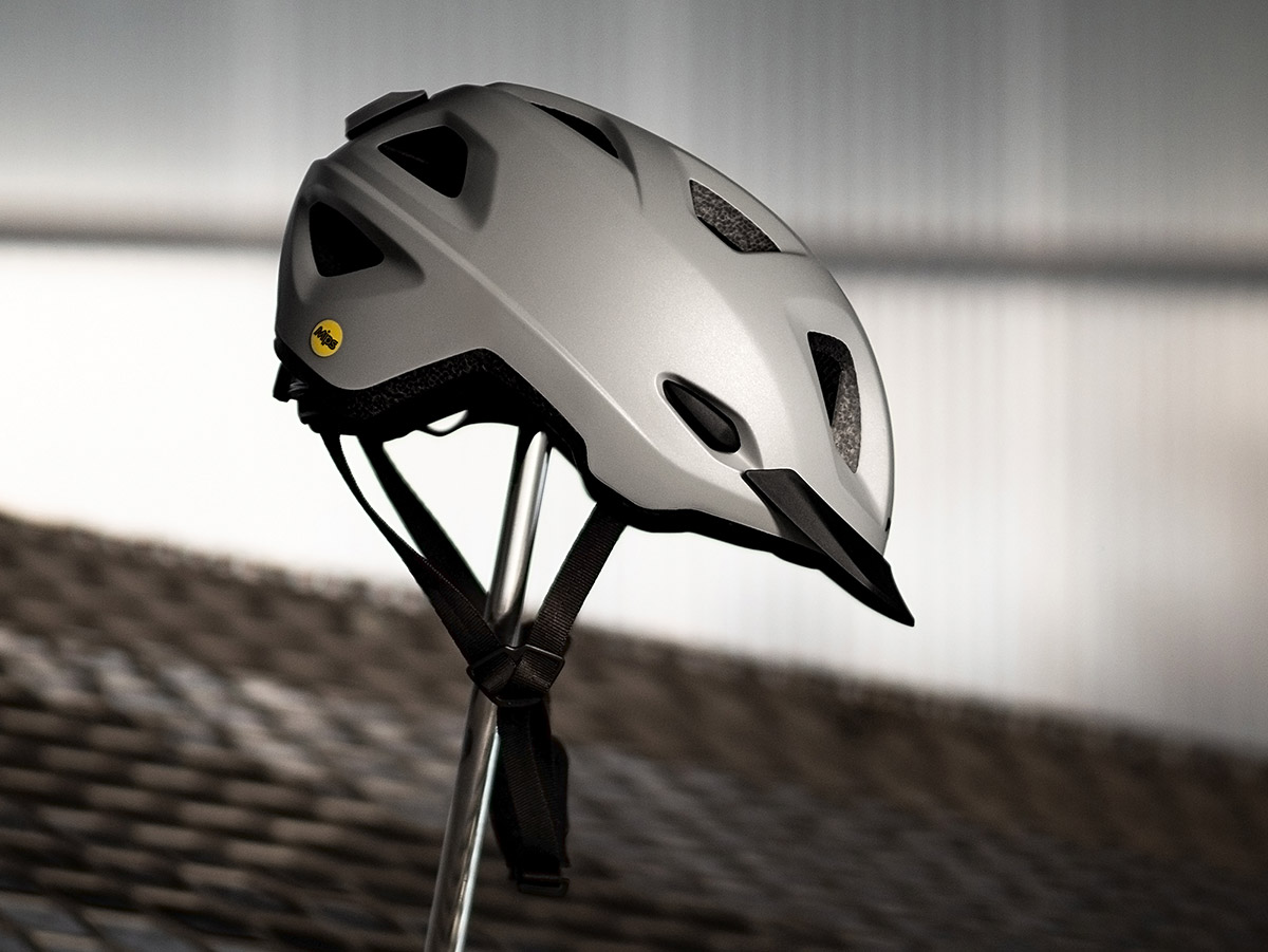 met mobilite commuter helmet available with without mips white small peak