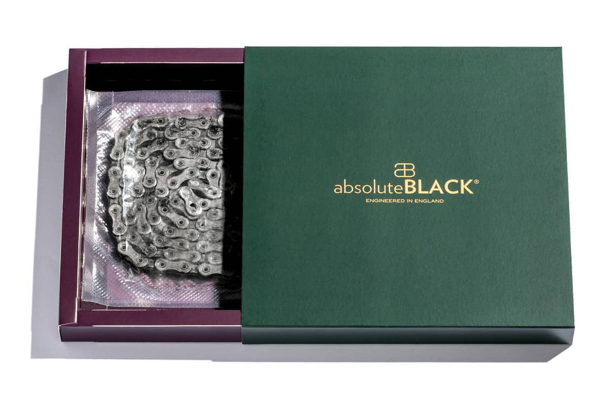 Tour-winning absoluteBLACK GRAPHENlube chain is perfectly pre ...
