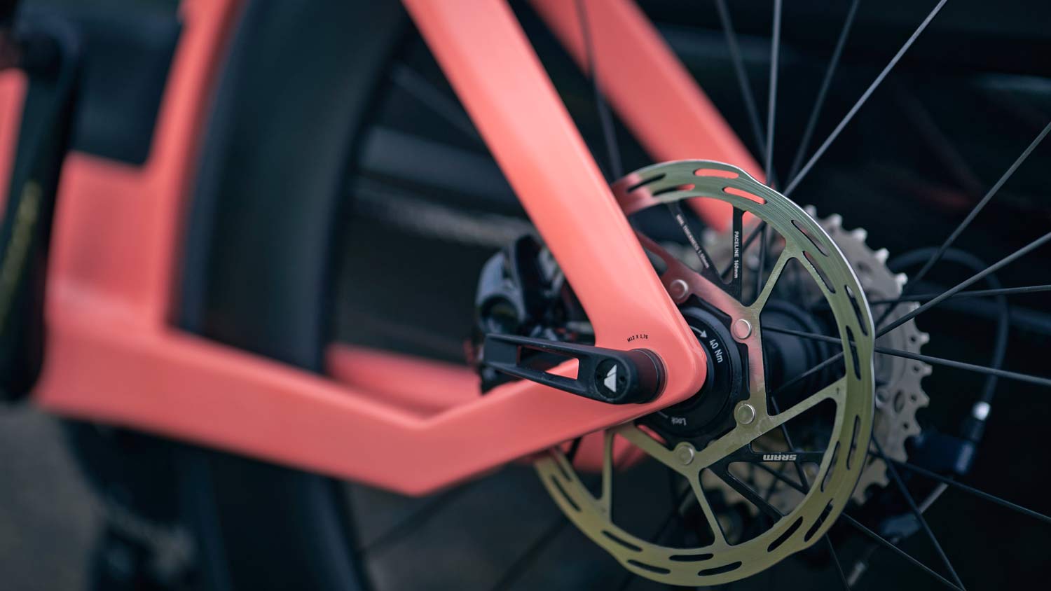 2021 Canyon Speedmax Disc triathlon bike, lightweight race-ready disc brake aero tri bike, flat mount disc brakes