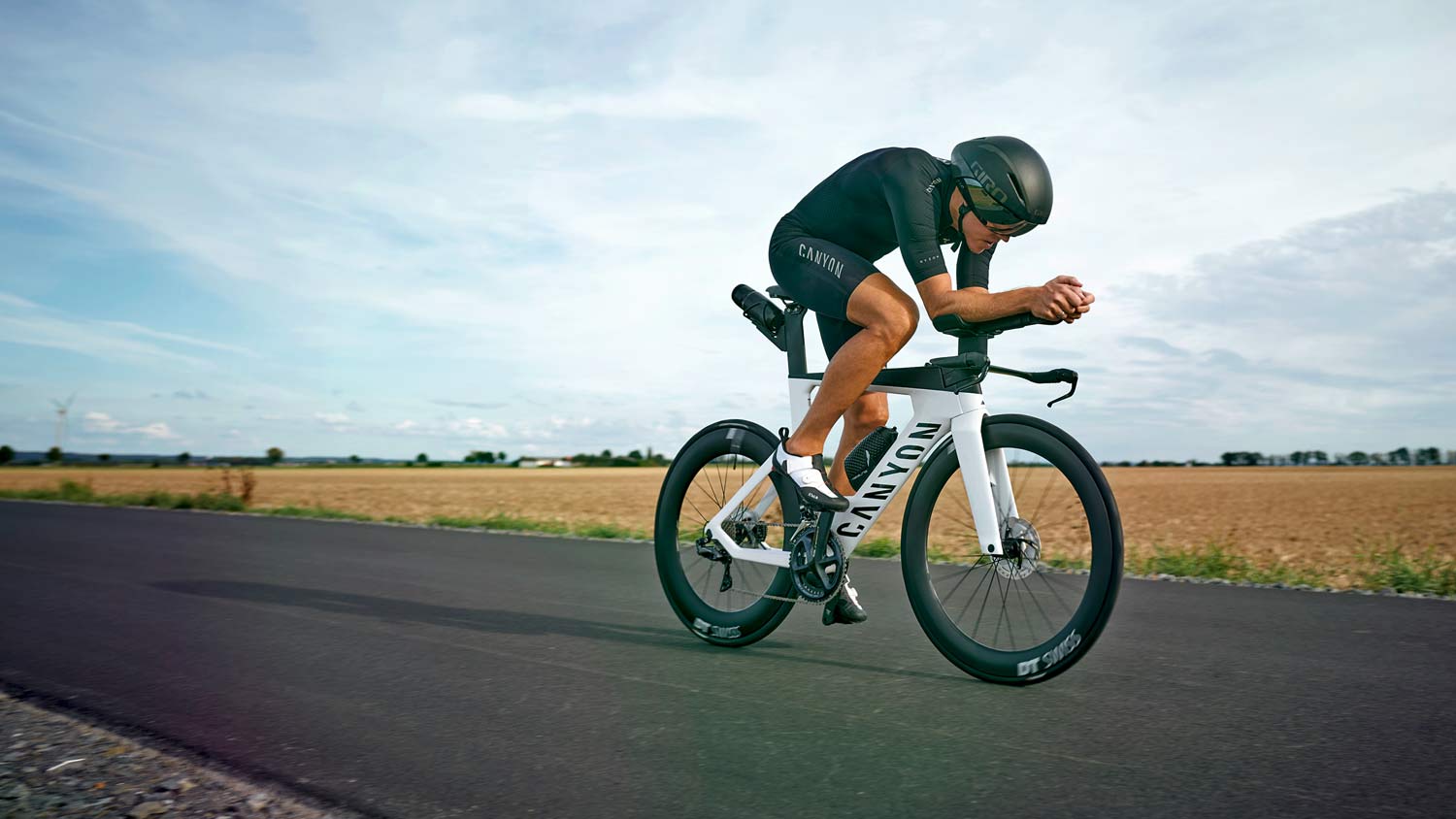 2021 Canyon Speedmax Disc triathlon bike, lightweight race-ready disc brake aero tri bike, road training ride