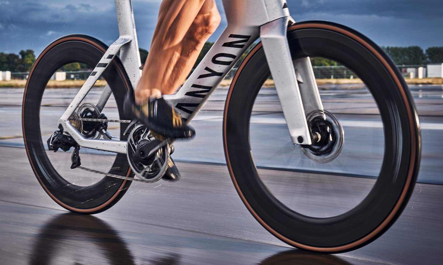 Canyon Speedmax CFR Disc triathlon bike gets lighter faster aero overhaul plus disc brake upgrade Bikerumor