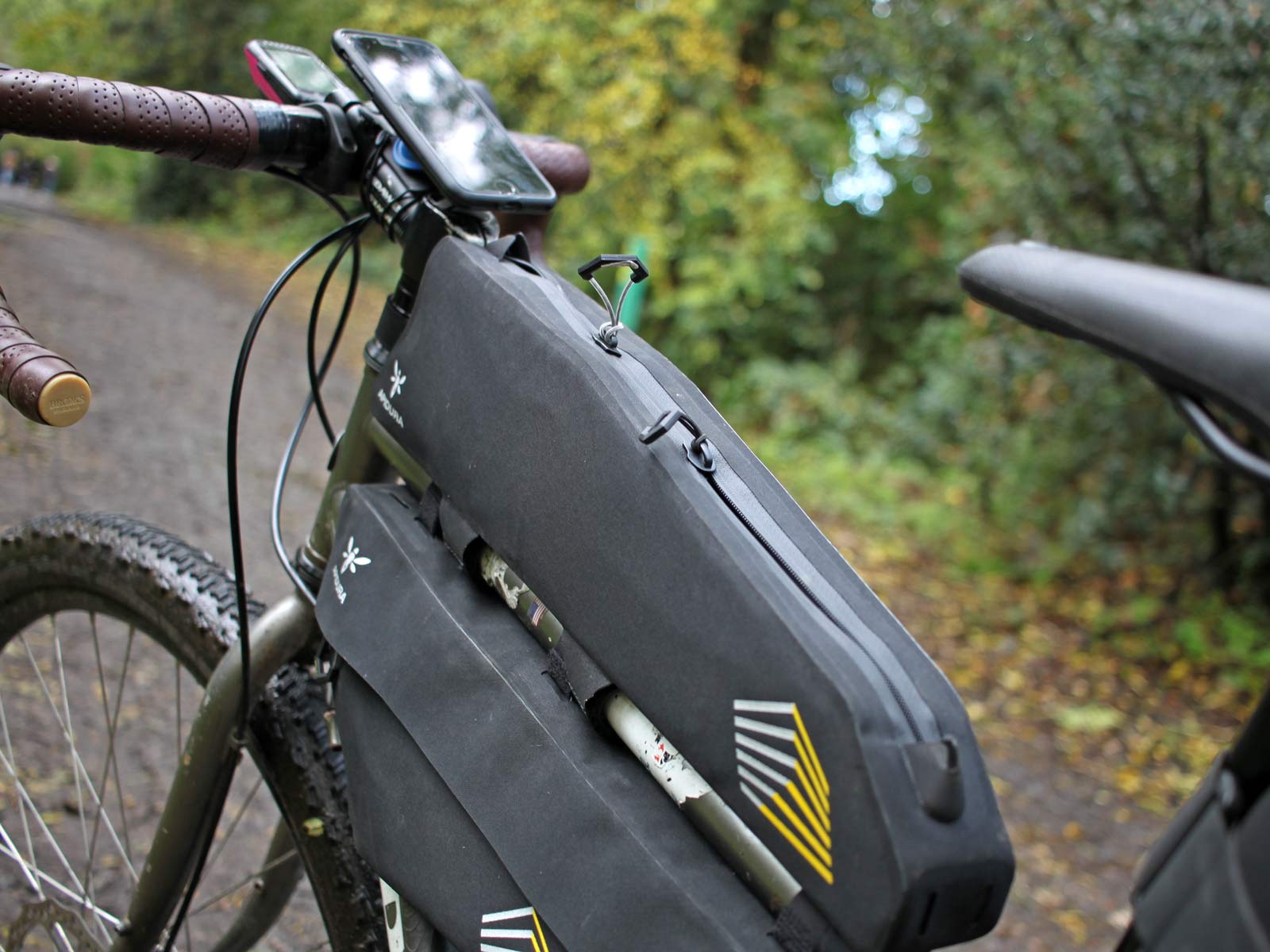 Apidura Racing Long Top Tube Pack, lightweight waterproof ultra-distance easy-access bikepacking toptube bag, open zips