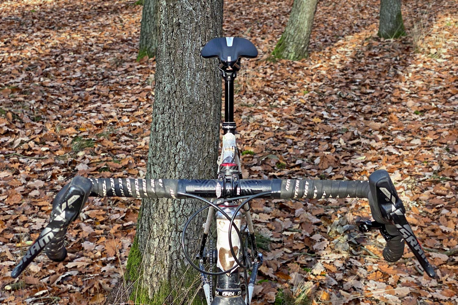 FSA Flowtron AGX gravel dropper post, First Look Review: 27.2mm internally routed dropper seatpost with dropbar remote