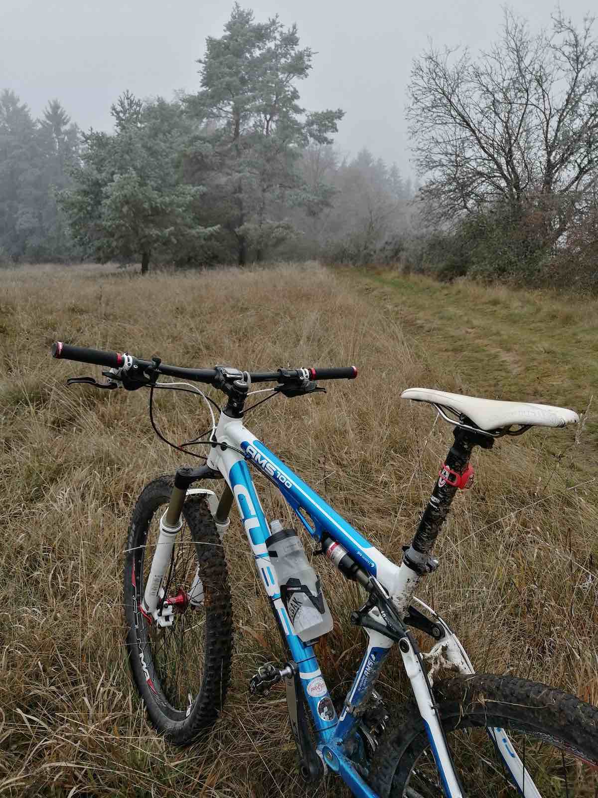 bikerumor pic of the day Bavaria near Regensburg cube mountain bike in a frozen field with fog and trees in the background.
